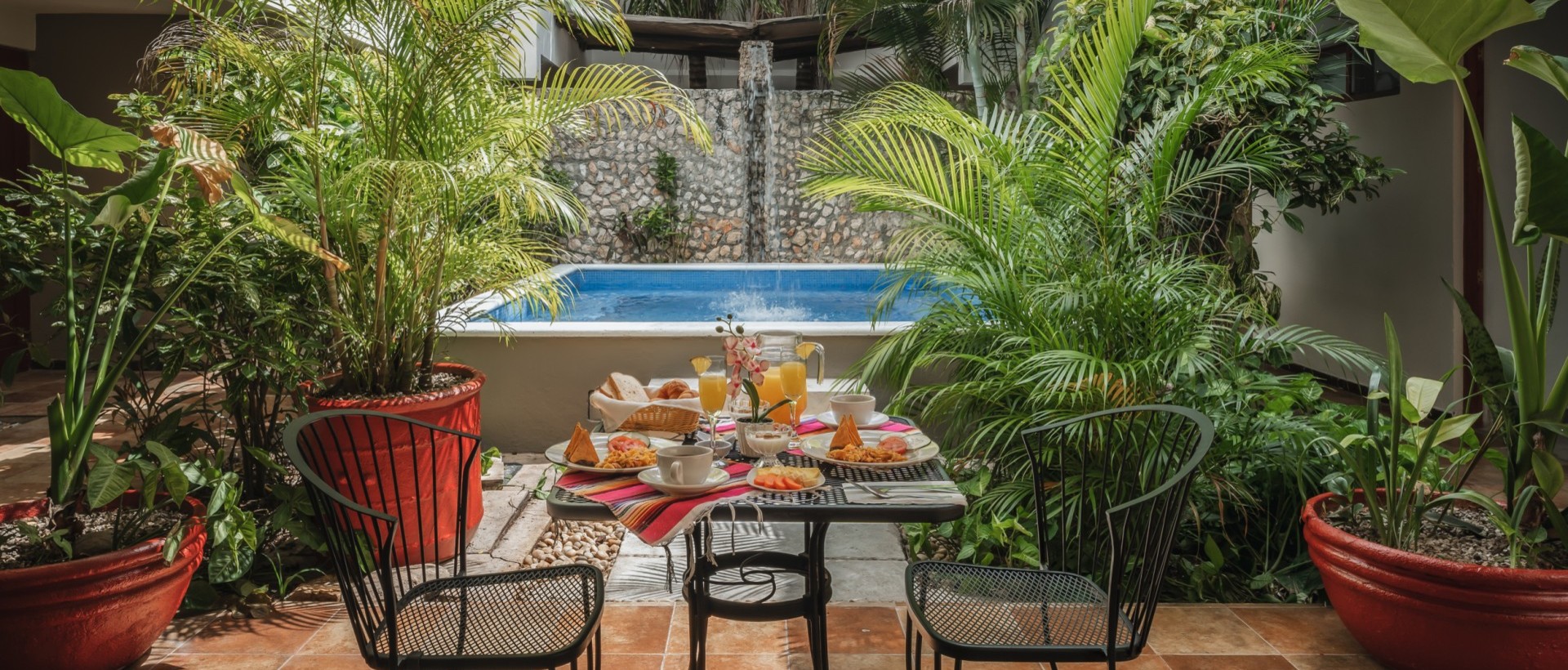 CASA AURA HOTEL