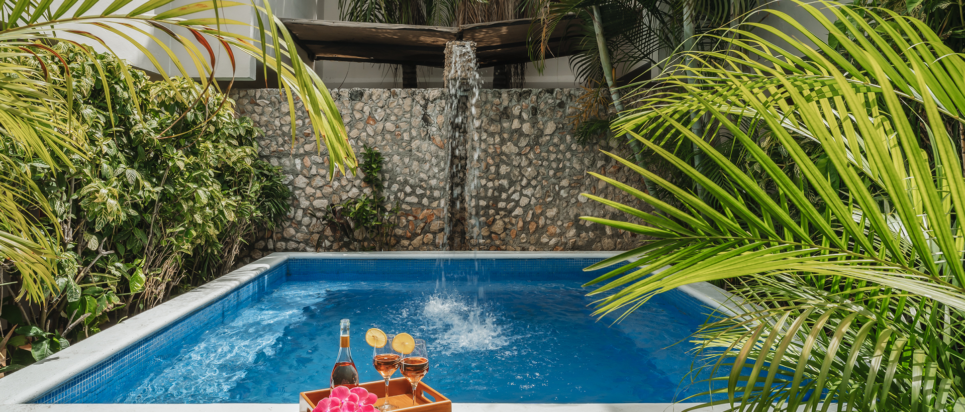 CASA AURA HOTEL