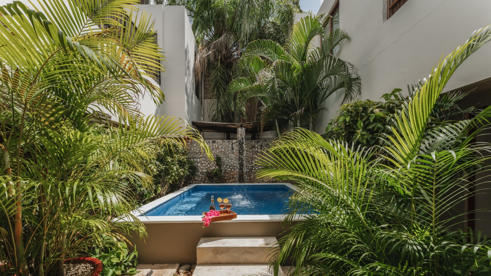 CASA AURA HOTEL
