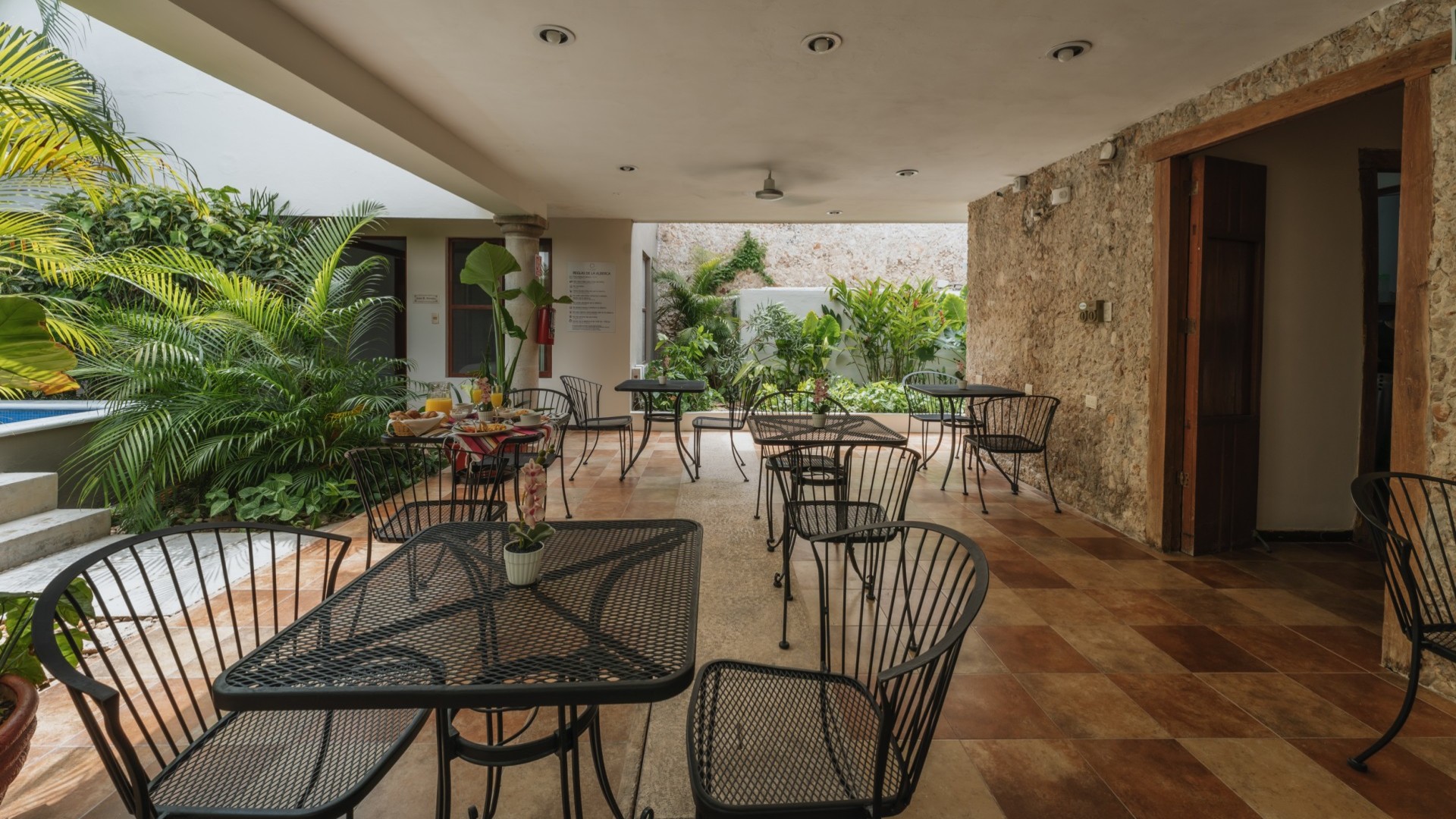 CASA AURA HOTEL