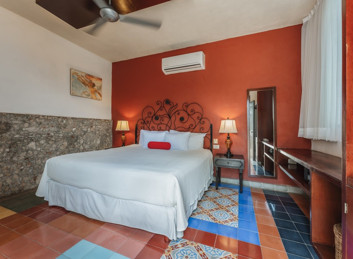 CASA AURA HOTEL