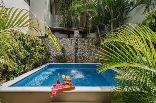 CASA AURA HOTEL