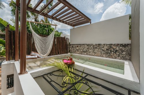 CASA AURA HOTEL