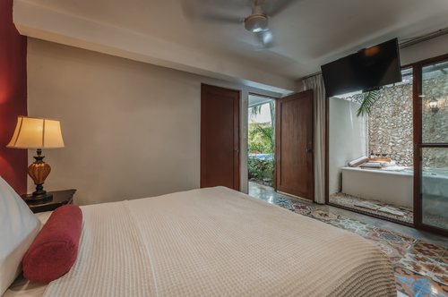 CASA AURA HOTEL