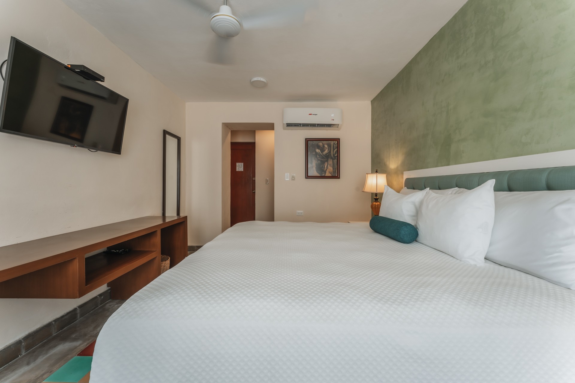 CASA AURA HOTEL