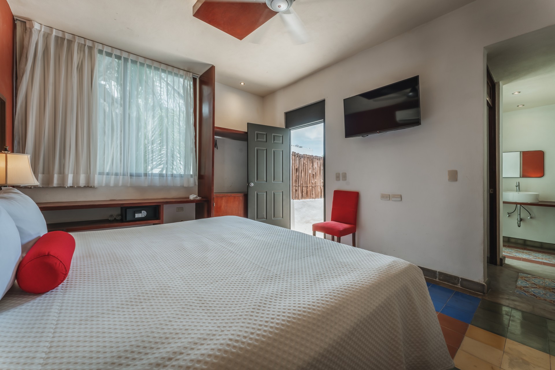 CASA AURA HOTEL