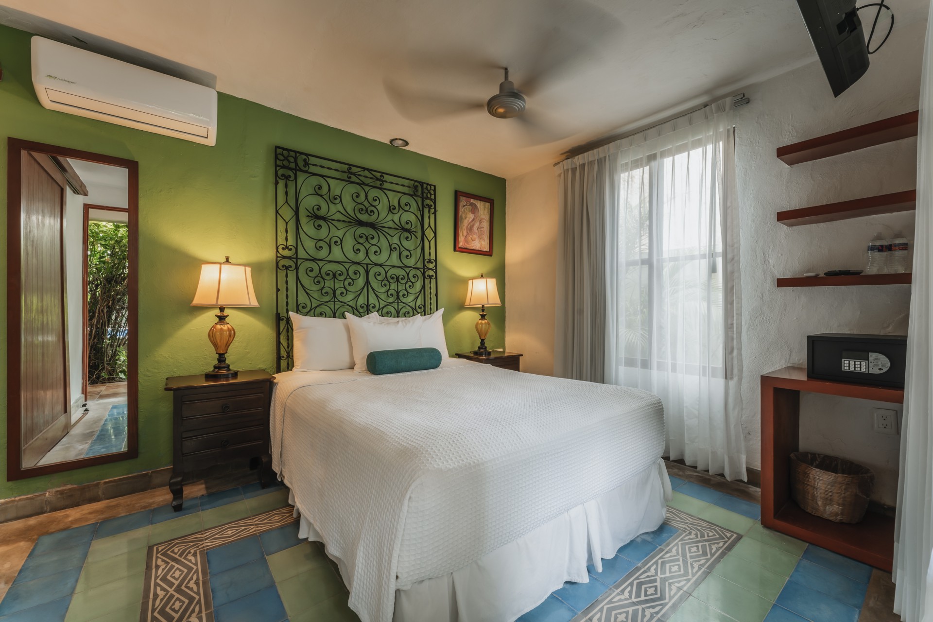 CASA AURA HOTEL