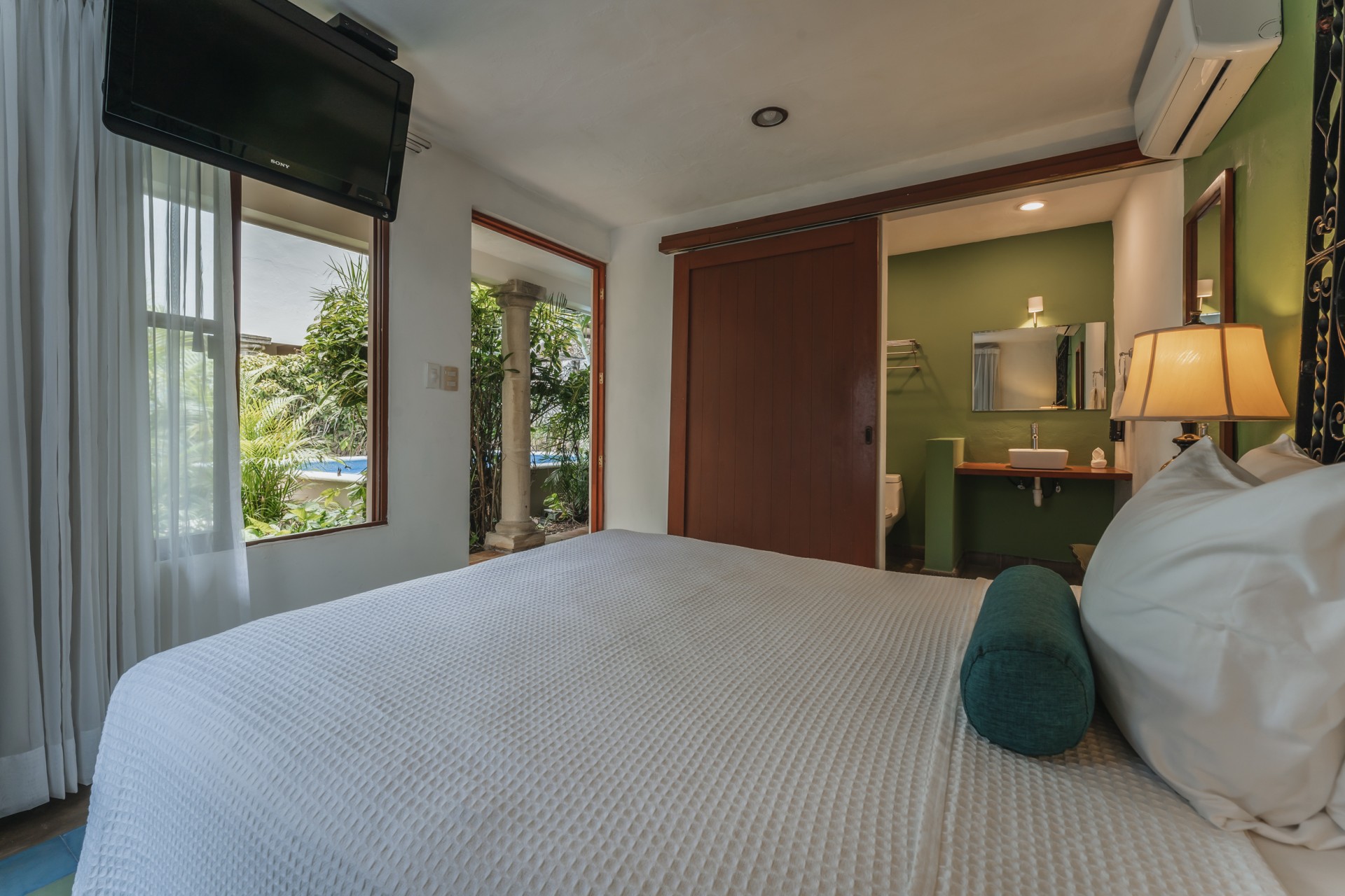 CASA AURA HOTEL