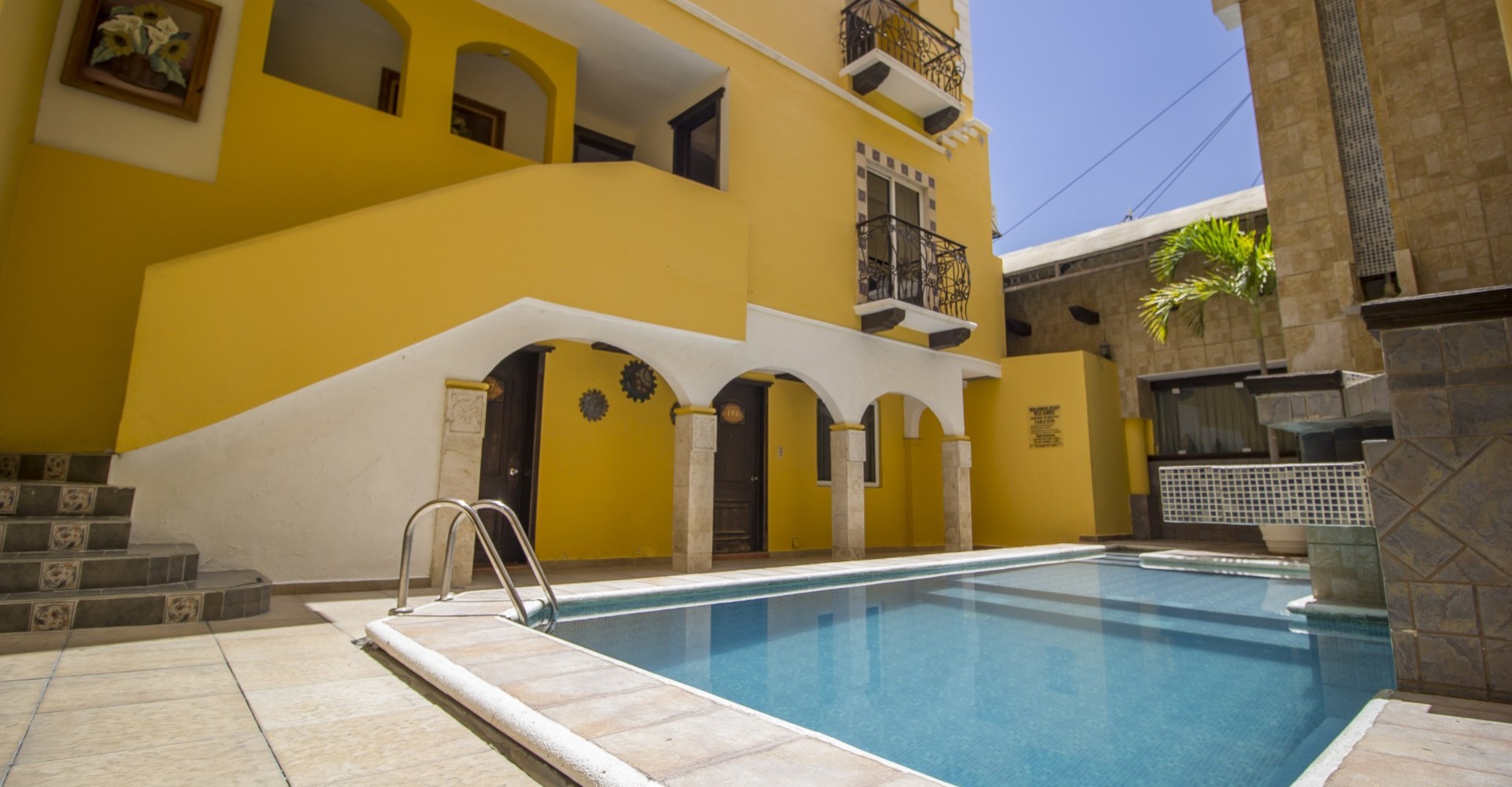 Hotel Suites Flamboyanes