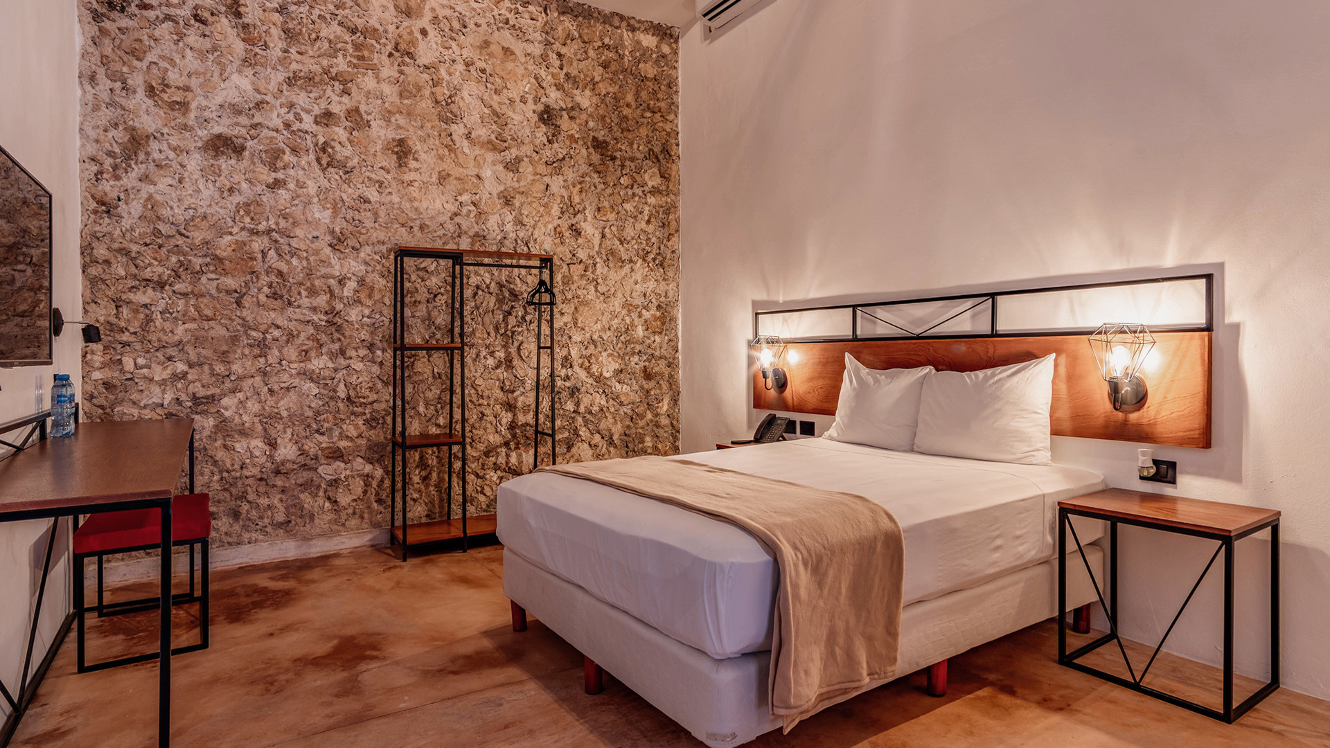 Hotel H.O.