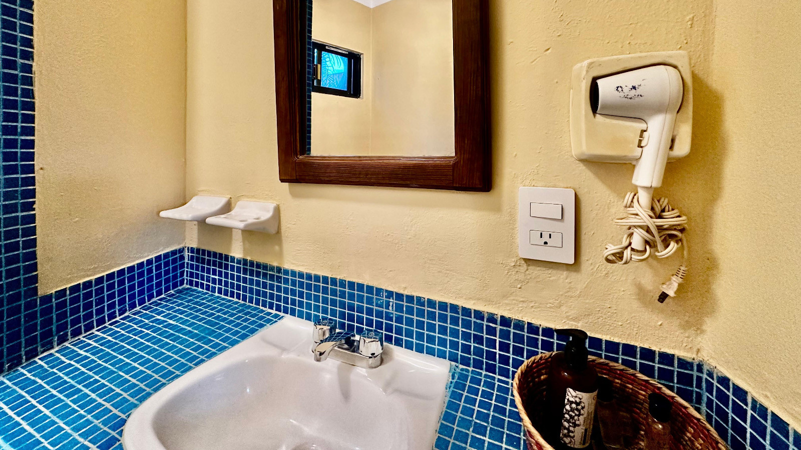 HOTEL BARRIO LATINO
