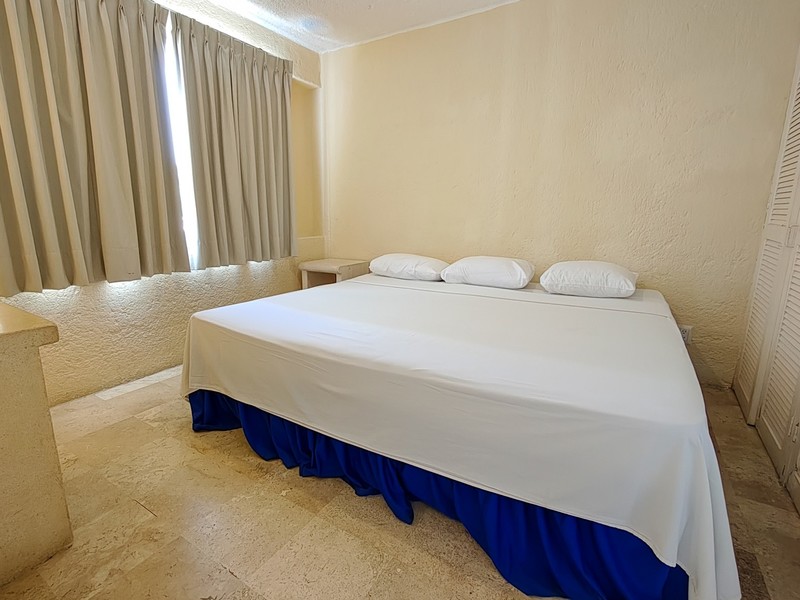 SINGLE, KING BED