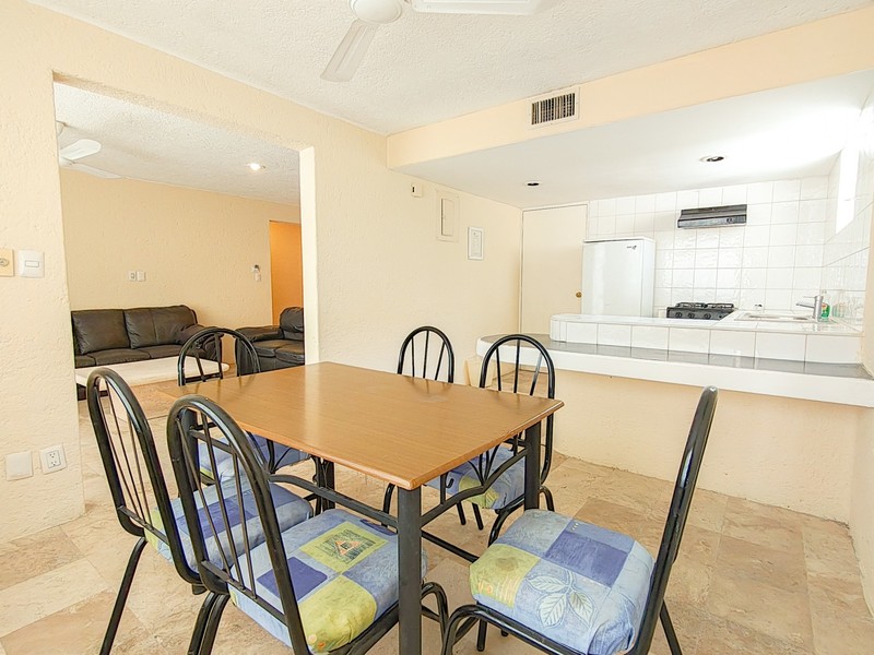 FAMILY SUITE, 2 DOUBLES + 2 KING