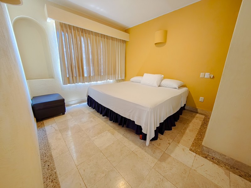 SUITE 2 RECAMARAS, 1 KING SIZE + 2 INDIV. -E