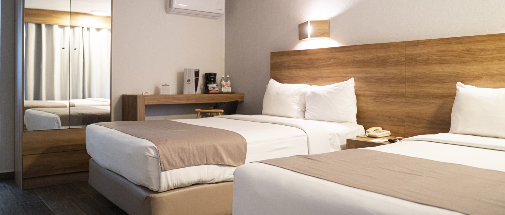 La Posada Hotel & Suites