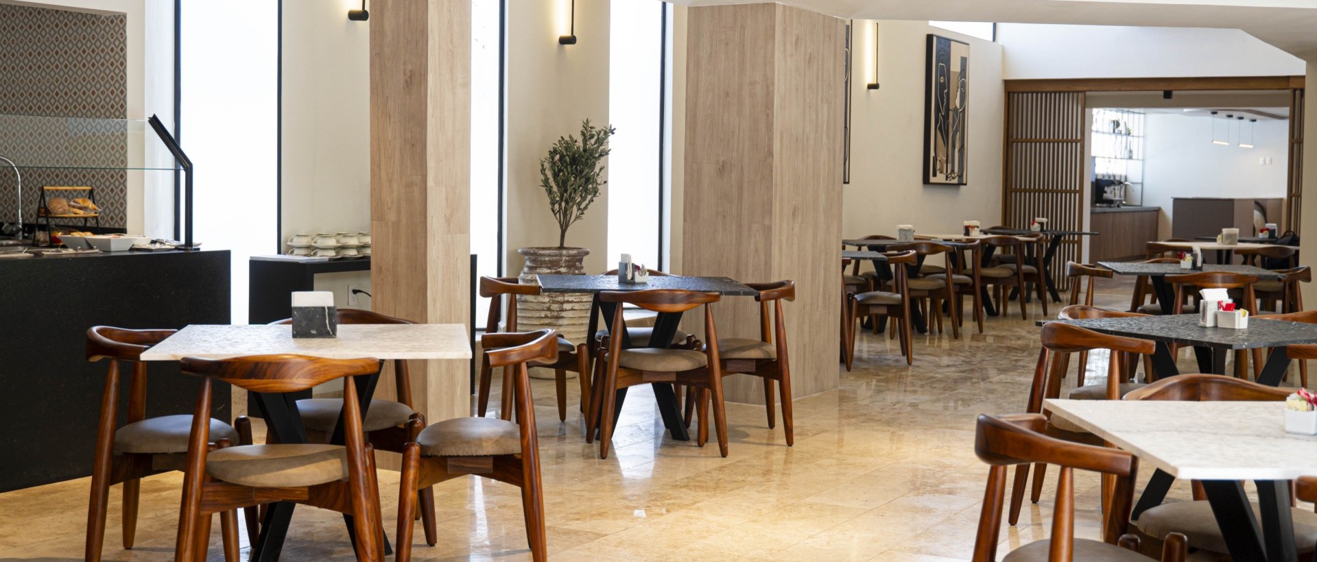 La Posada Hotel & Suites