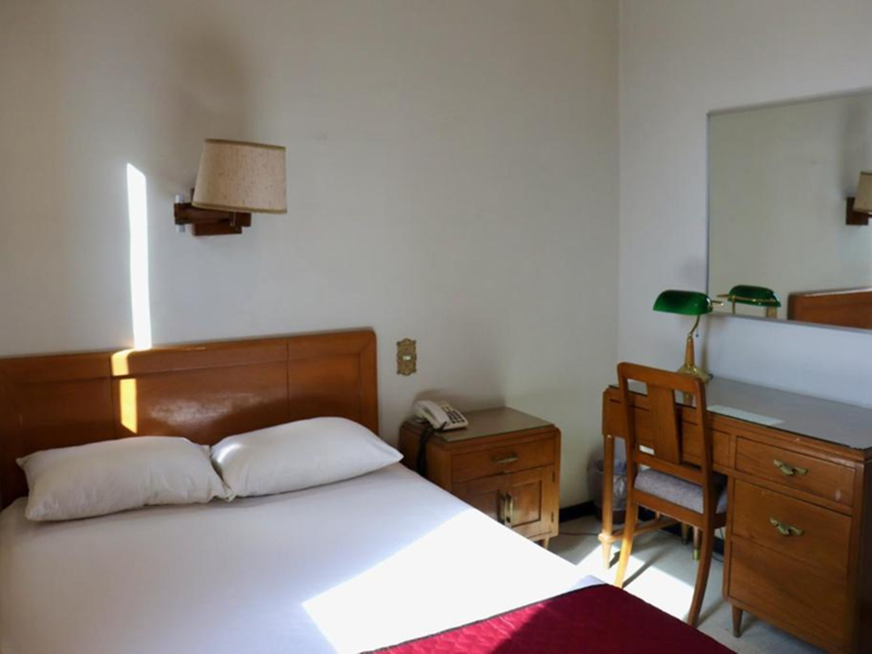 HABITACION JUNIOR ECONOMICA 1 CAMA MATRIMONIA