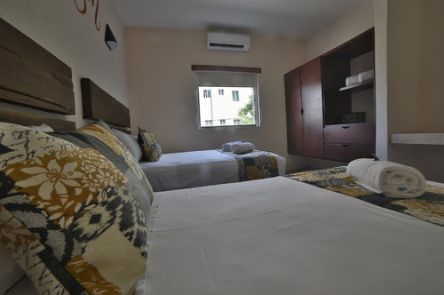 Hotel 12 Bees