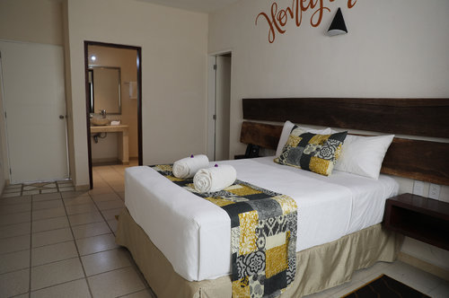 Hotel 12 Bees